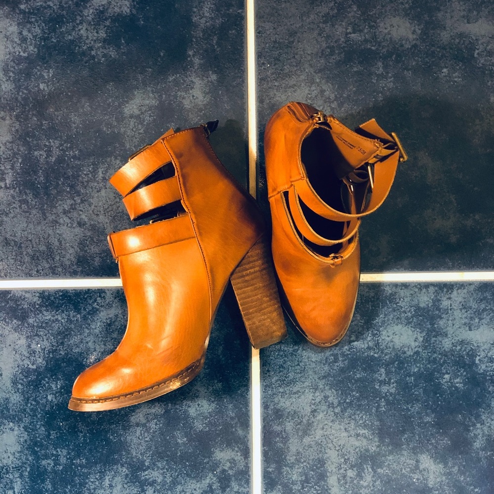 Chinese Laundry Tan Booties